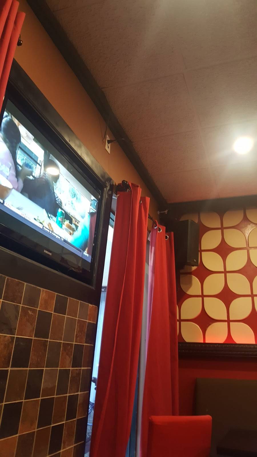 Peju’s Restaurant & Lounge | restaurant | 1724 Woodlawn Dr #18, Baltimore, MD 21207, USA | 4102779779 OR +1 410-277-9779