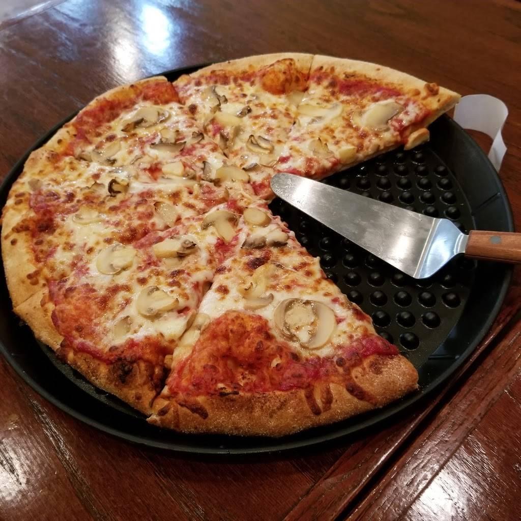 Titanic Pizzeria | restaurant | 16388 Samuel Paynter Blvd, Milton, DE 19968, USA | 3026642633 OR +1 302-664-2633