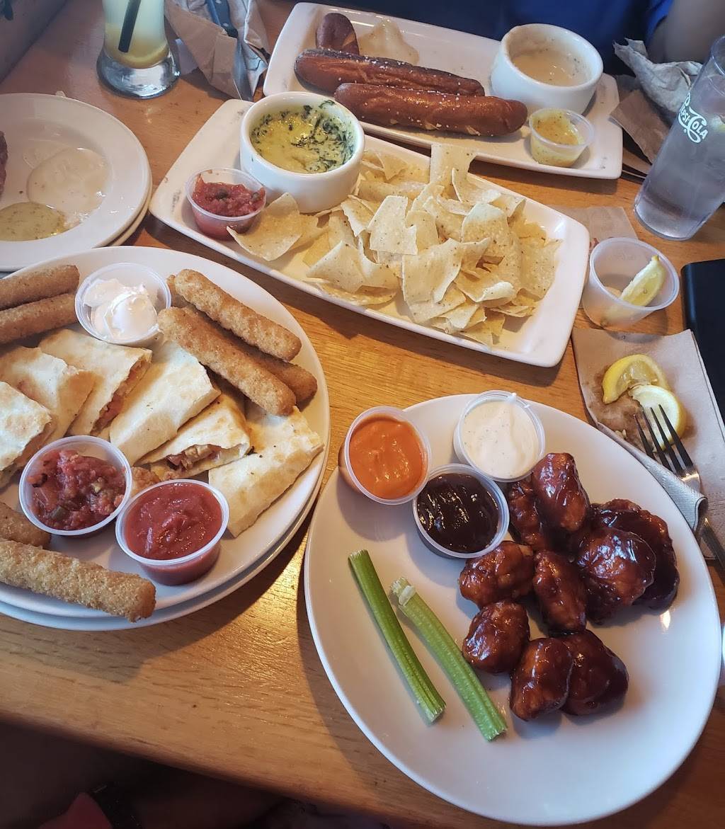 Applebees Grill + Bar | restaurant | W180N9469 Premier Ln, Menomonee Falls, WI 53051, USA | 2622500896 OR +1 262-250-0896