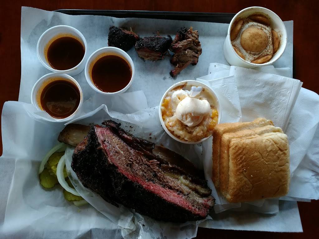 Louie Mueller Barbecue | restaurant | 206 W 2nd St, Taylor, TX 76574, USA | 5123526206 OR +1 512-352-6206