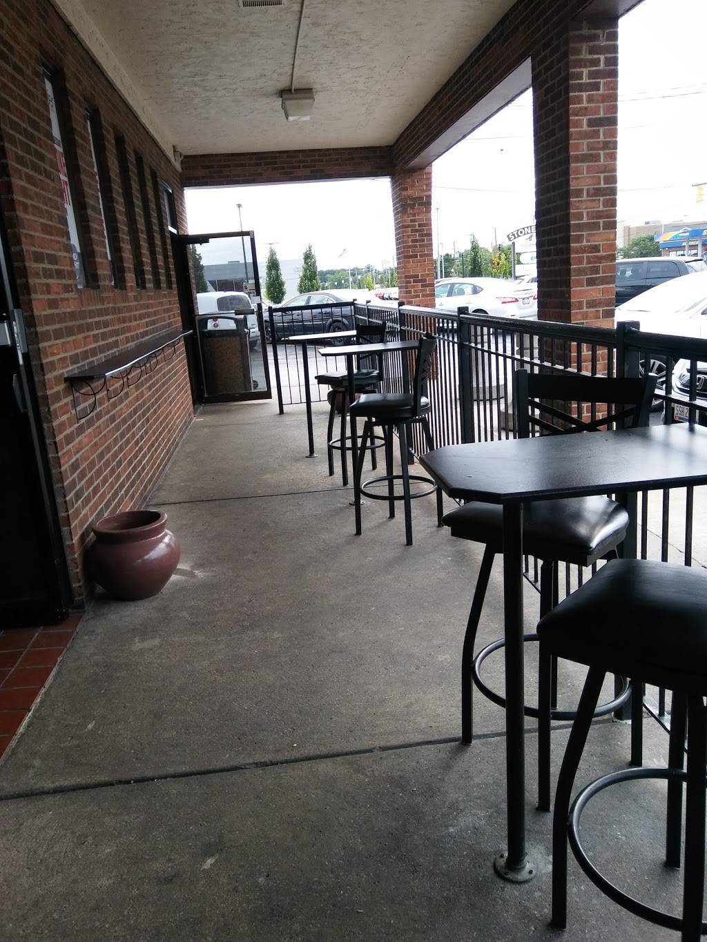 The Islander Bar & Grille | restaurant | 7581 Pearl Rd, Middleburg Heights, OH 44130, USA | 4402431292 OR +1 440-243-1292