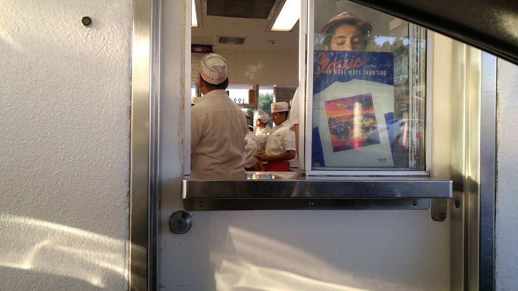 In-N-Out Burger | restaurant | 19920 Ventura Blvd, Woodland Hills, CA 91364, USA | 8007861000 OR +1 800-786-1000