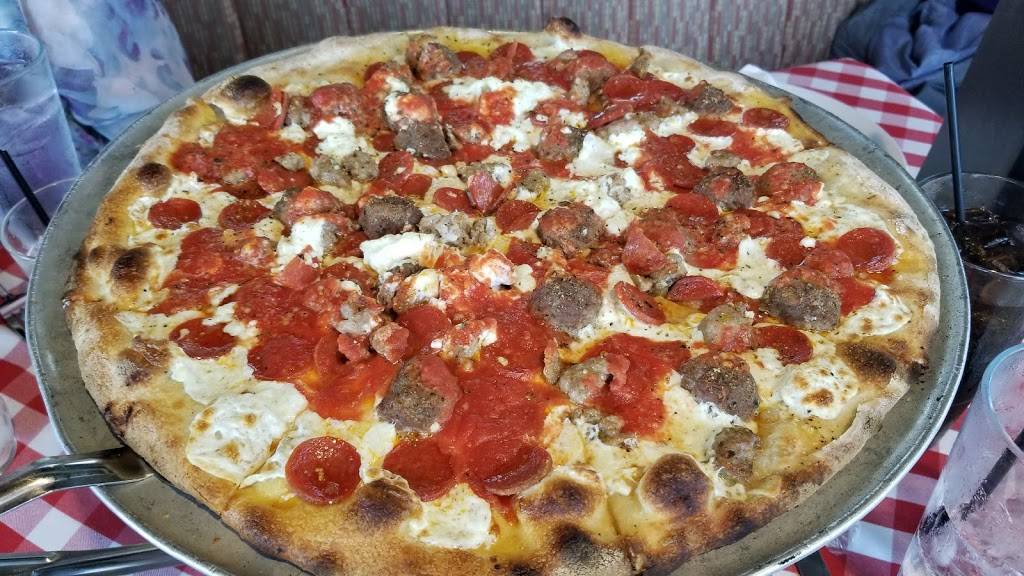 Grimaldis Pizzeria | restaurant | 20 Waterway Ave #100, The Woodlands, TX 77380, USA | 2814653500 OR +1 281-465-3500
