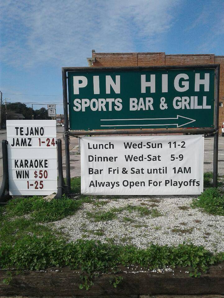 Pin High Sports Bar and Grill | restaurant | 104 E 1st St, El Campo, TX 77437, USA | 9794758100 OR +1 979-475-8100