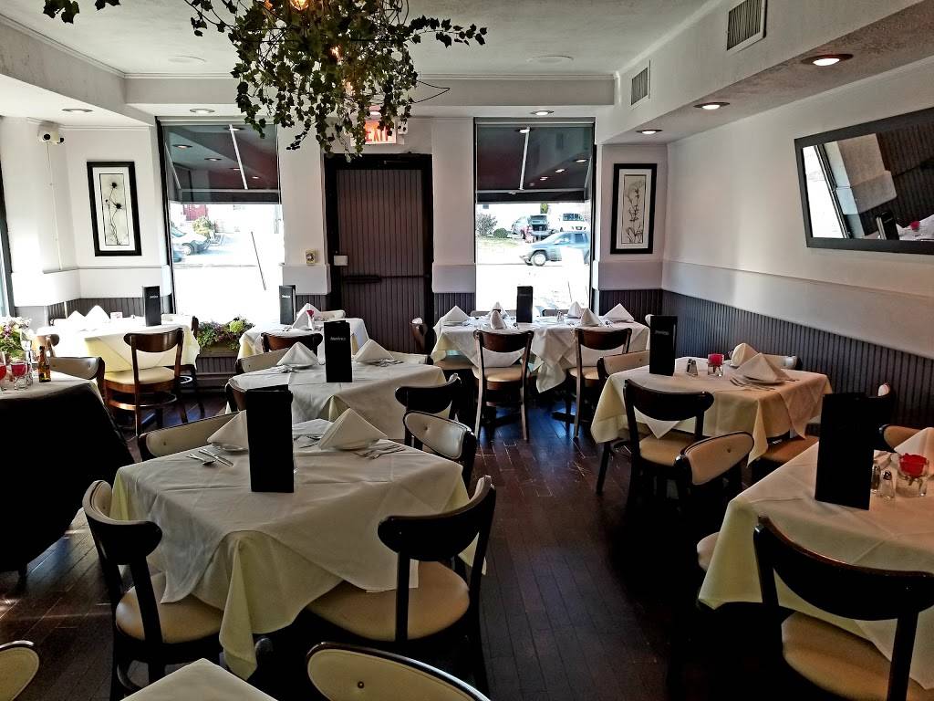 Matthews | restaurant | 1131 Bloomfield Ave, Clifton, NJ 07012, USA | 9739284300 OR +1 973-928-4300