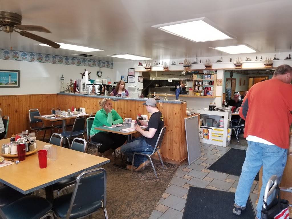 Lakeside Inn Restaurant | restaurant | 27 W Lake St, Sand Lake, MI 49343, USA | 6166368819 OR +1 616-636-8819