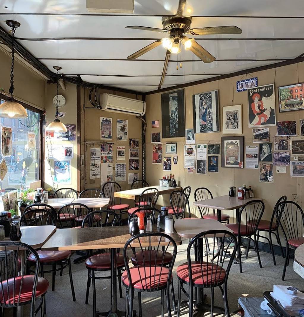 La Bonbonniere | restaurant | 28 8th Ave, New York, NY 10014, USA | 2127419266 OR +1 212-741-9266