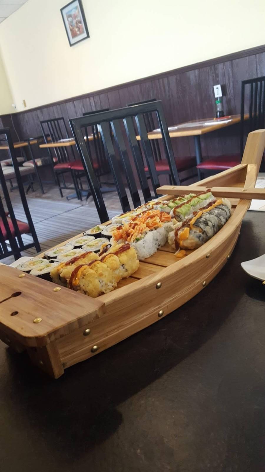 Sushi Jade | restaurant | 992 University Ave W, Windsor, ON N9A 5S2, Canada | 5199920216 OR +1 519-992-0216