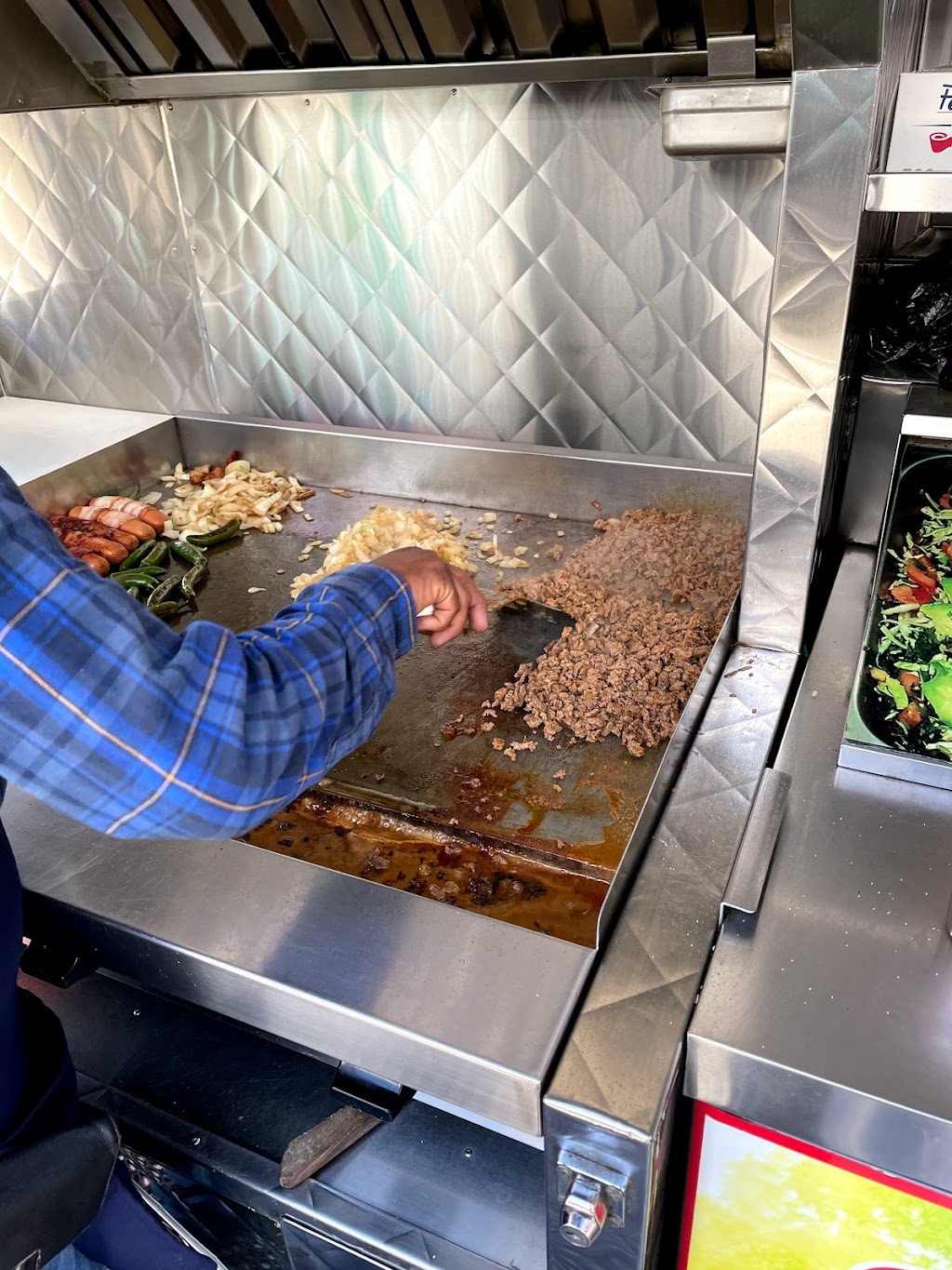 Jesus Hot Dogs | restaurant | 2857 E Pico Blvd, Los Angeles, CA 90023, USA | 3235337383 OR +1 323-533-7383