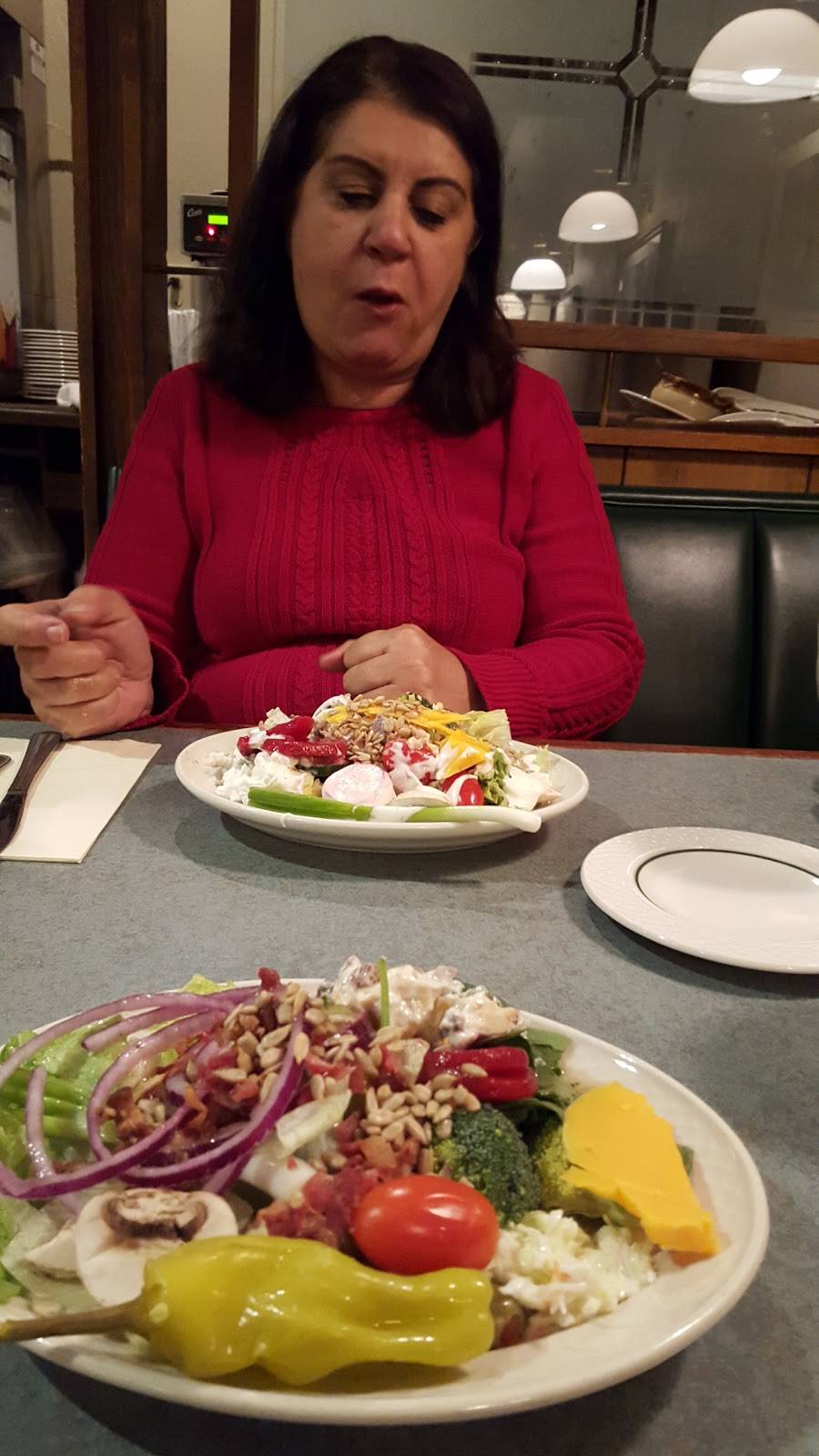 J W Halls Steak & Seafood Inn | restaurant | 2284 Brodhead Rd, Aliquippa, PA 15001, USA | 7243756860 OR +1 724-375-6860