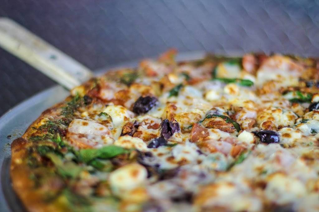 Center Court Pizza & Brew | meal takeaway | 2111 W Parkwood Ave #117, Friendswood, TX 77546, USA | 8324819234 OR +1 832-481-9234