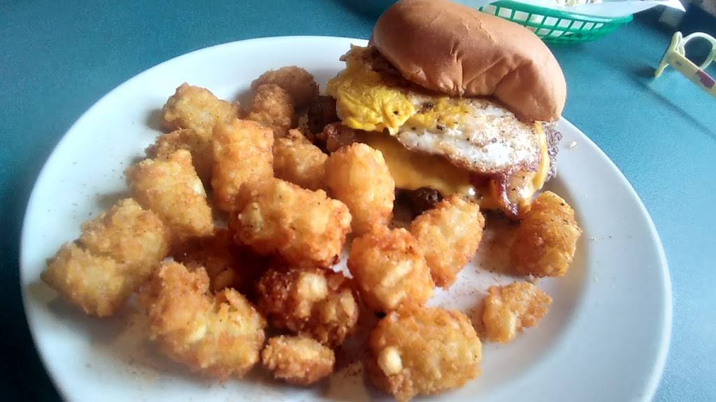 Franks Sundown & Corner Kitchen | restaurant | 130 Old U.S. 50 E, Beckemeyer, IL 62219, USA | 6182278251 OR +1 618-227-8251