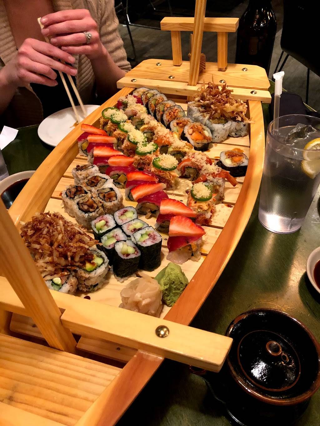 Kooma sushi Restaurant | restaurant | 37 Vine St, Columbus, OH 43215, USA | 6142243239 OR +1 614-224-3239