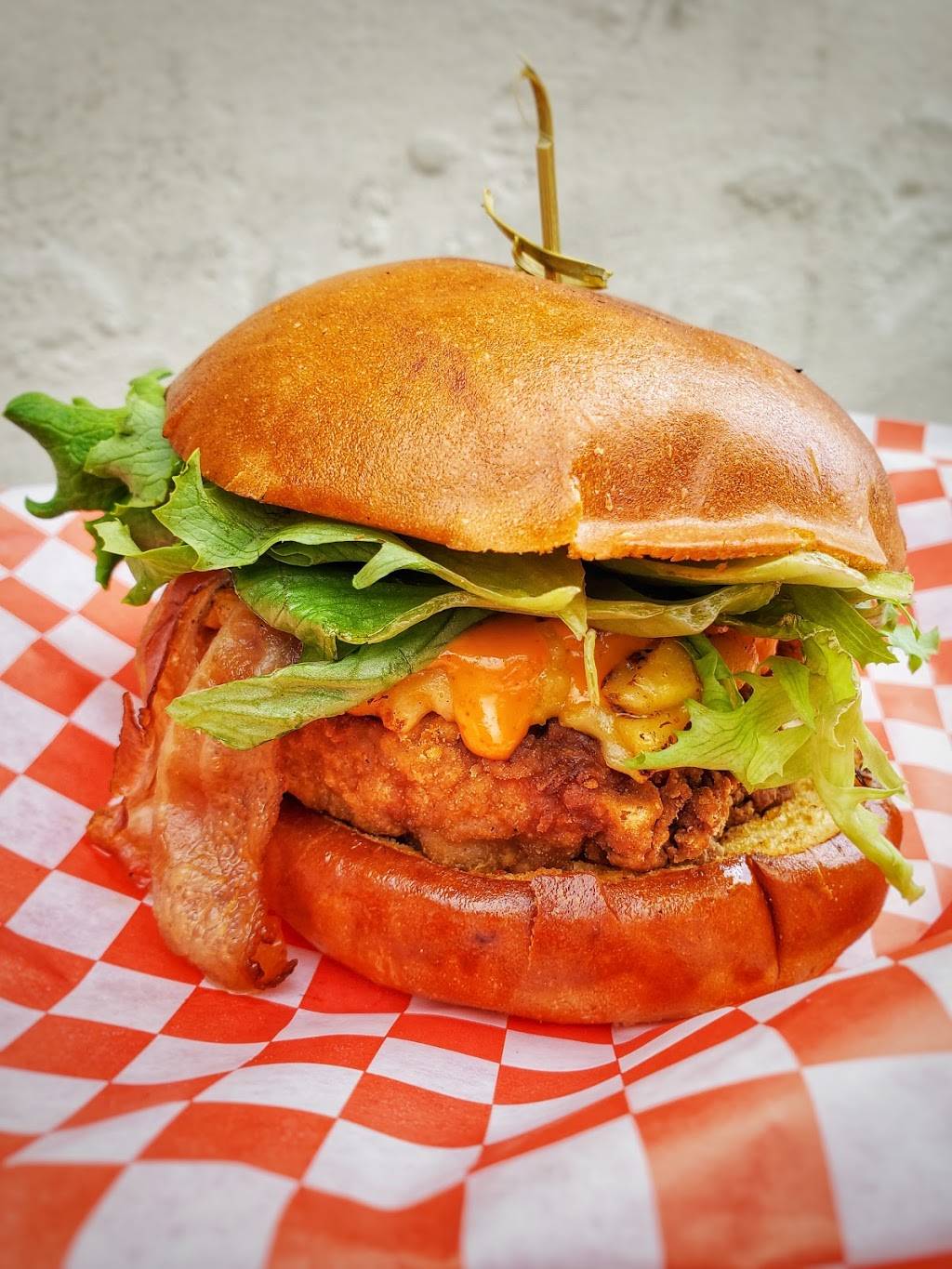 DAVES DOGS GRILL | restaurant | 900 N Milpas St, Santa Barbara, CA 93103, USA | 8058696583 OR +1 805-869-6583