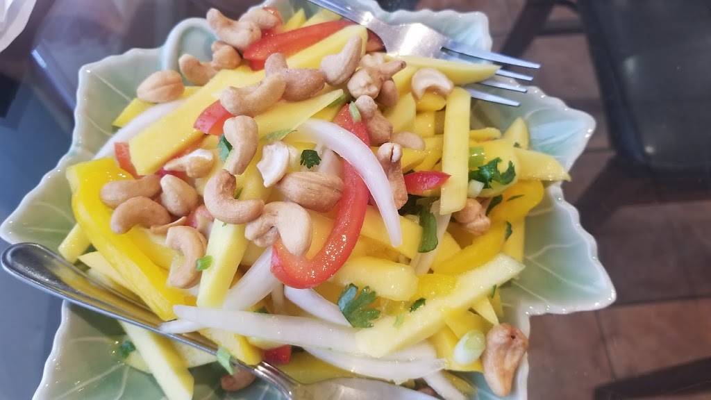 Hot Mama Nois Thai On The Fly | restaurant | 1410 Bayly St #6a, Pickering, ON L1W 3R3, Canada | 9058371037 OR +1 905-837-1037