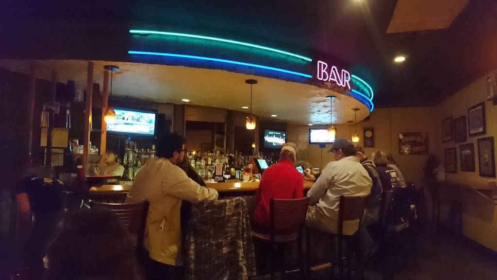 Charlies Bar & Grille | restaurant | 3519 Plainfield Ave NE, Grand Rapids, MI 49525, USA | 6163640567 OR +1 616-364-0567