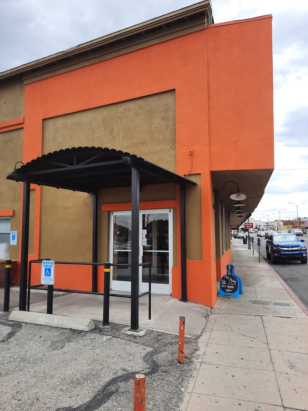 Casa 32 Grill & Lounge | restaurant | 186 N Grand Ave, Nogales, AZ 85621, USA | 5206045041 OR +1 520-604-5041