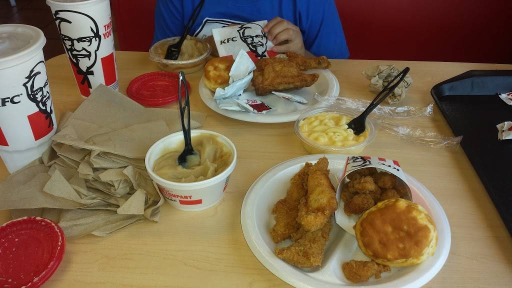 KFC | restaurant | 2407 W Davis St, Dallas, TX 75211, USA | 2149463122 OR +1 214-946-3122