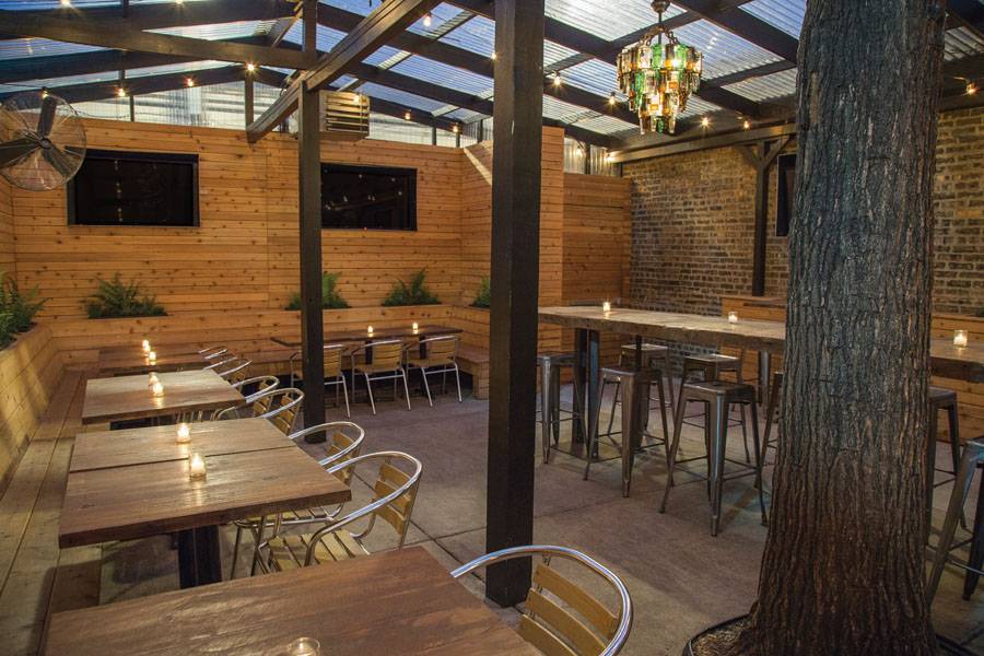 Dark Horse Tap & Grille | restaurant | 3443 N Sheffield Ave, Chicago, IL 60657, USA | 7732484400 OR +1 773-248-4400