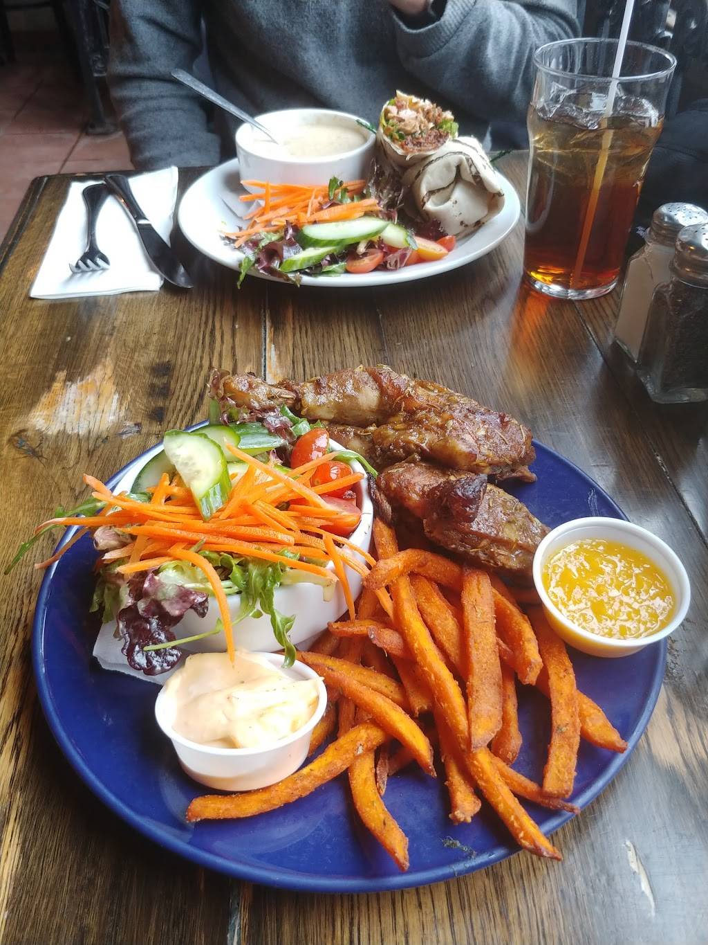 Hot Belly Mamas | restaurant | 378 George St N, Peterborough, ON K9H 3R2, Canada | 7057453544 OR +1 705-745-3544