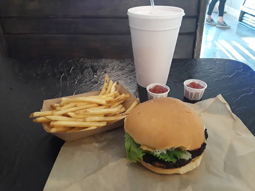 Gils Broiler | bakery | 328 N LBJ Dr, San Marcos, TX 78666, USA | 5123924595 OR +1 512-392-4595