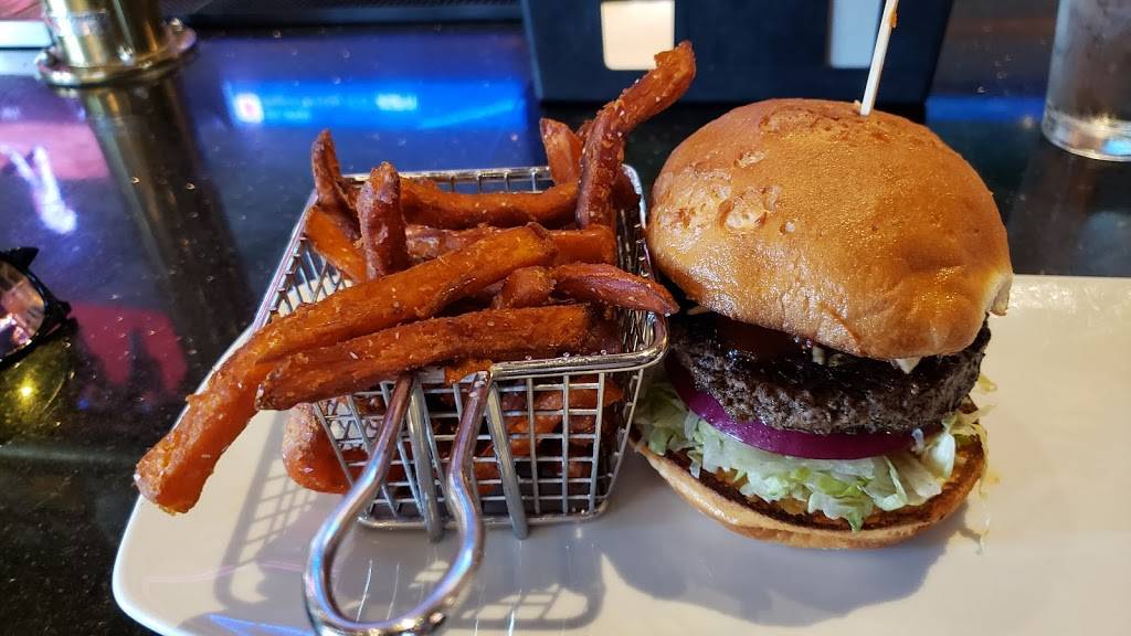 Troys | restaurant | 1650 E Randol Mill Rd STE 100, Arlington, TX 76011, USA | 8177691551 OR +1 817-769-1551