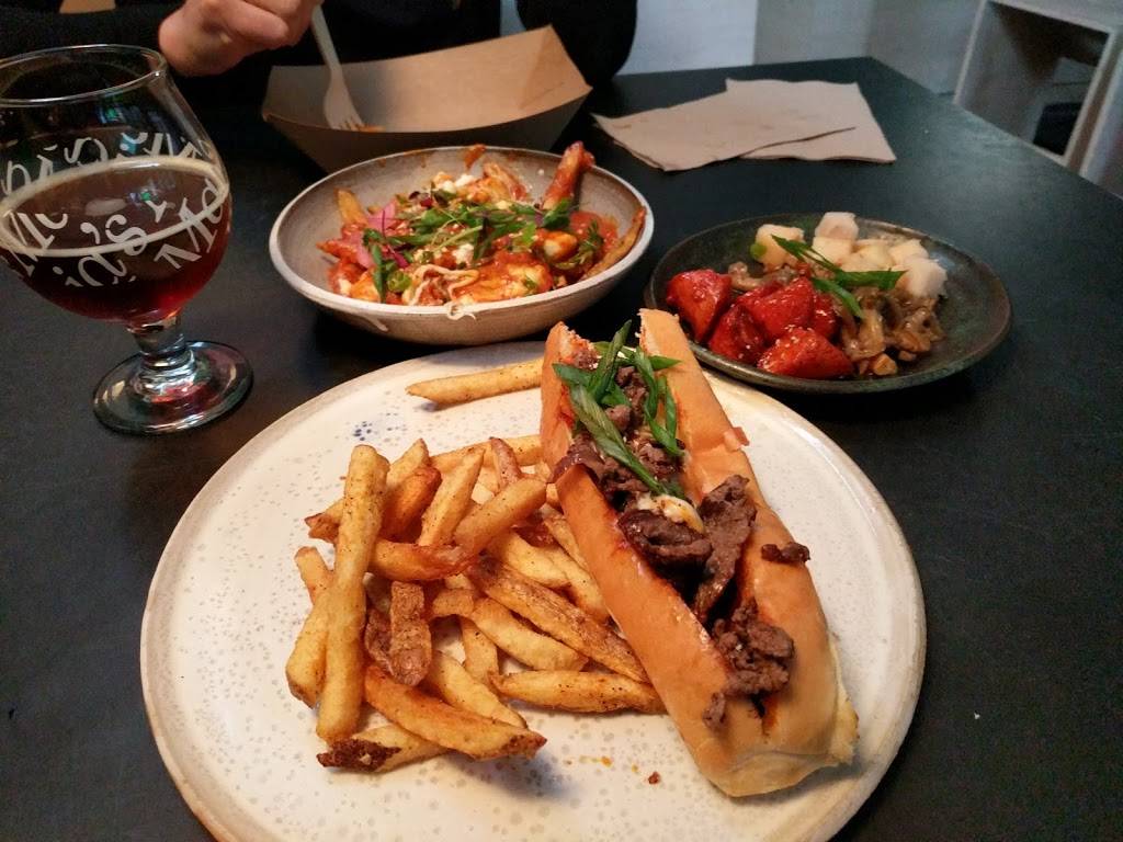 Marias Packaged Goods and Community Bar | restaurant | 960 W 31st St, Chicago, IL 60608, USA | 7738900588 OR +1 773-890-0588