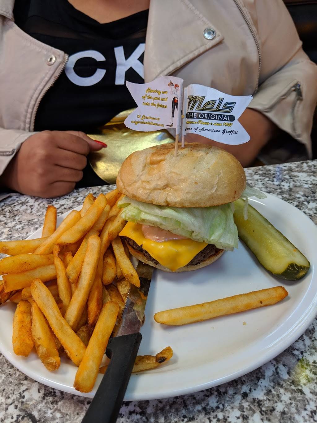 Mels The Original | restaurant | 1592-1598 Gateway Blvd, Fairfield, CA 94533, USA | 7074254452 OR +1 707-425-4452