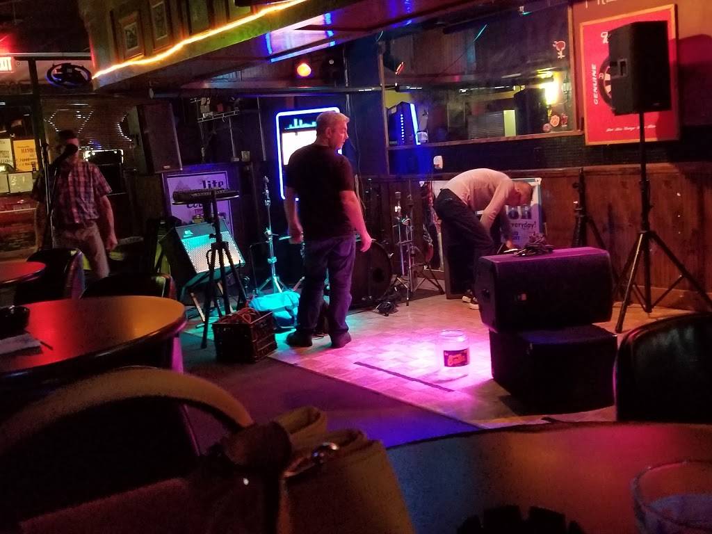 House Divided Bar & Grill | restaurant | 1659 Woodruff Rd, Greenville, SC 29607, USA | 8642836655 OR +1 864-283-6655