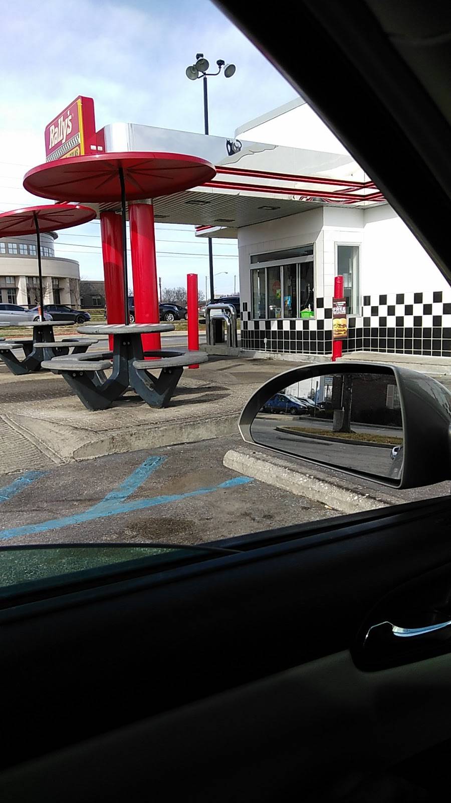 Rallys | restaurant | 7311 W 10th St, Indianapolis, IN 46214, USA | 3172711174 OR +1 317-271-1174