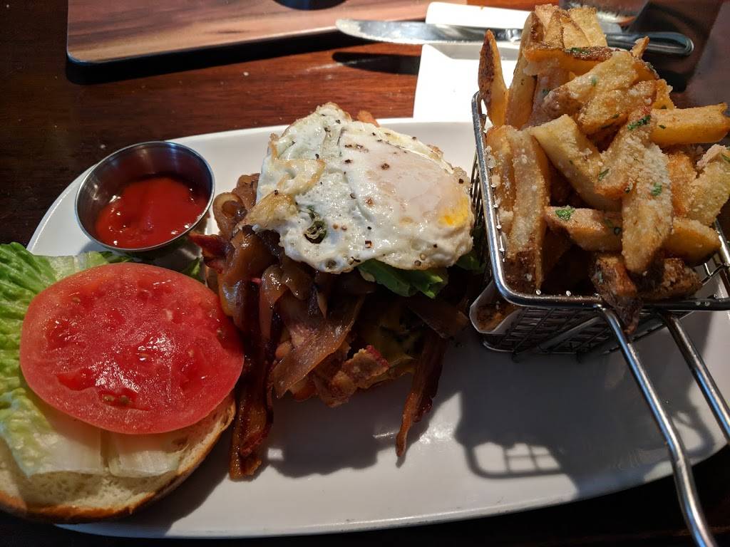 Bridge House Restaurant | restaurant | 49 Bridgeport Ave, Milford, CT 06460, USA | 2038782800 OR +1 203-878-2800