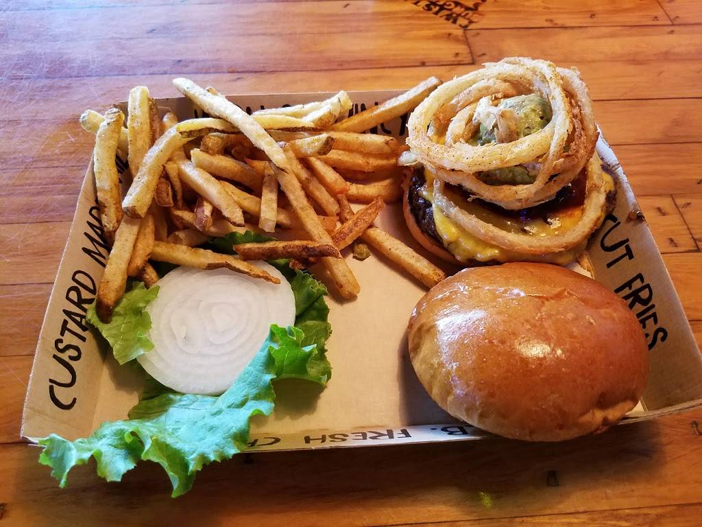 Twisted Root Burger Co | restaurant | 101 S Oak St, Roanoke, TX 76262, USA | 8174906628 OR +1 817-490-6628