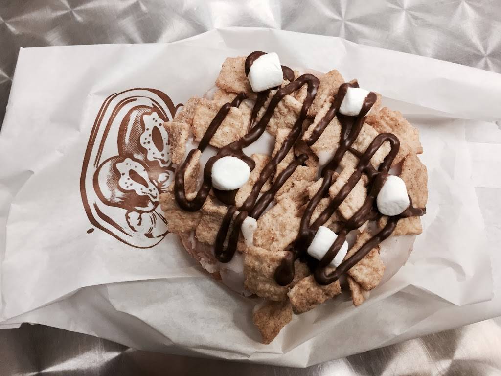 Ravins Donuts & Ice Cream | restaurant | 14664 7th St, Victorville, CA 92395, USA | 7608813545 OR +1 760-881-3545