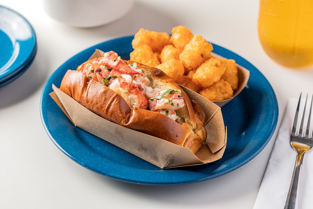 Fish Bar | restaurant | 2956 N Sheffield Ave, Chicago, IL 60657, USA | 7733608686 OR +1 773-360-8686