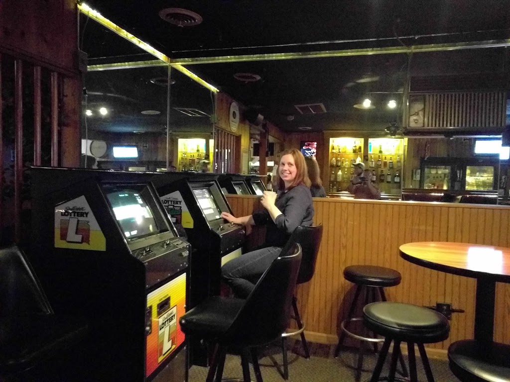 Chasers Food & Spirit | restaurant | 8405 W 12th St, Sioux Falls, SD 57106, USA | 6053359633 OR +1 605-335-9633