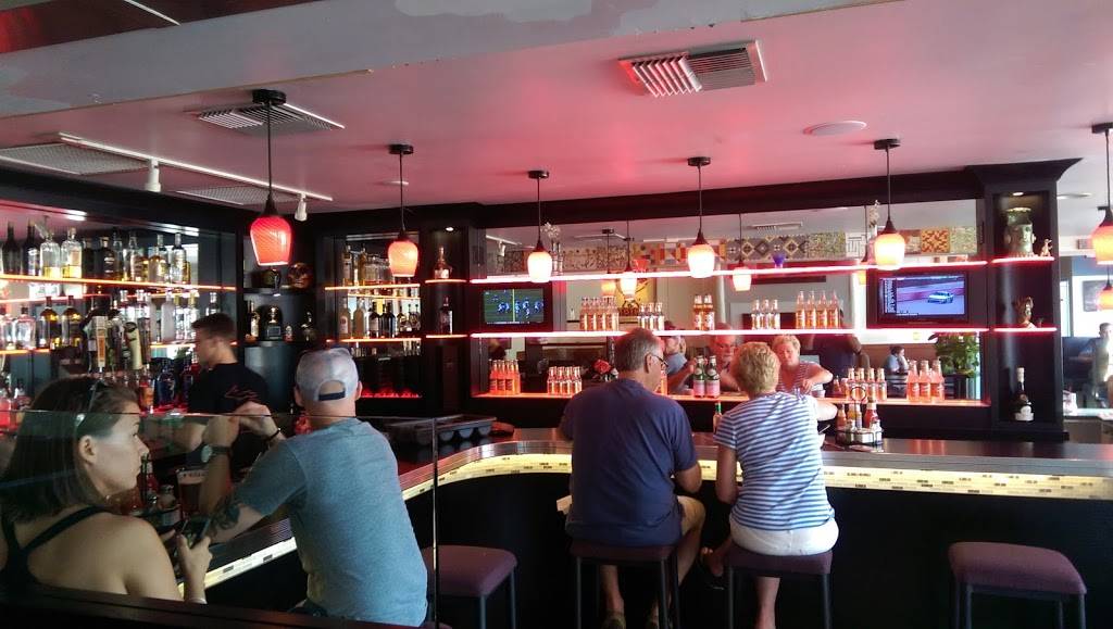 Dee-Lite Bar & Grill | restaurant | 24 Washington Ave, Grand Haven, MI 49417, USA | 6168445055 OR +1 616-844-5055