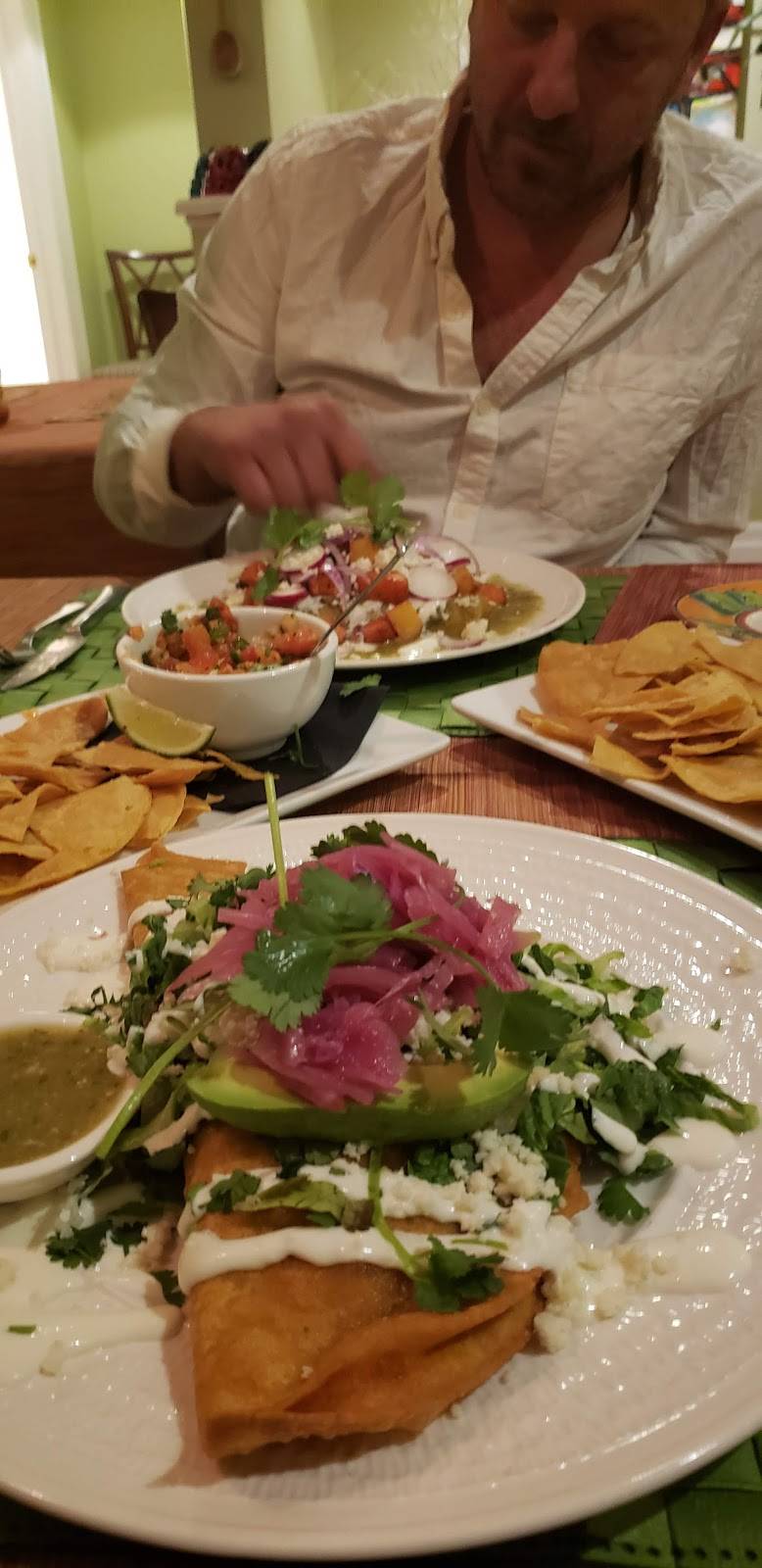 El Pueblito | restaurant | 155 Manitoba St, Bracebridge, ON P1L 2B7, Canada | 7056451935 OR +1 705-645-1935