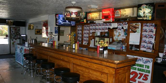 Green Gables Bar & Grill | restaurant | 17485 E 2500 Rd N, Hudson, IL 61748, USA | 3097472496 OR +1 309-747-2496