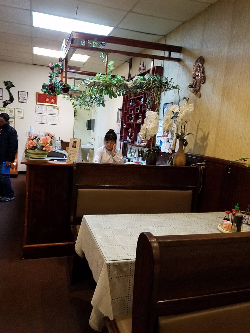 Binh Minh Restaurant | restaurant | 5211 W Market St, Greensboro, NC 27409, USA | 3368511527 OR +1 336-851-1527