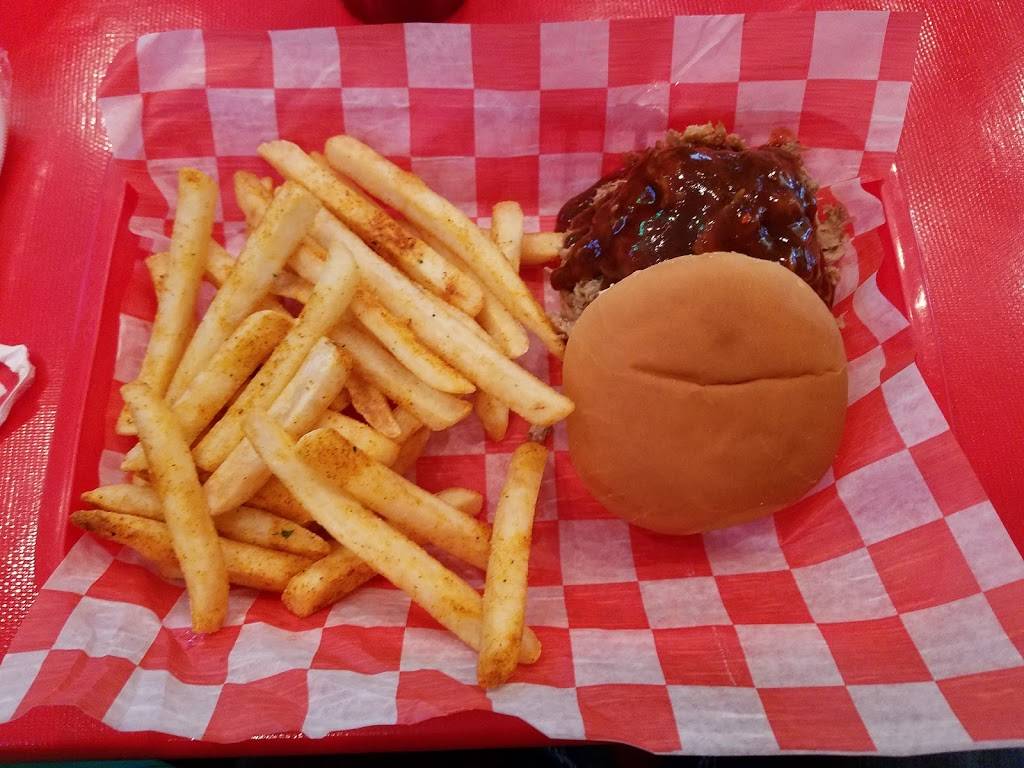 Foxs BBQ | restaurant | 521 Heritage Pointe Dr B, Clarksville, TN 37042, USA | 9318962678 OR +1 931-896-2678