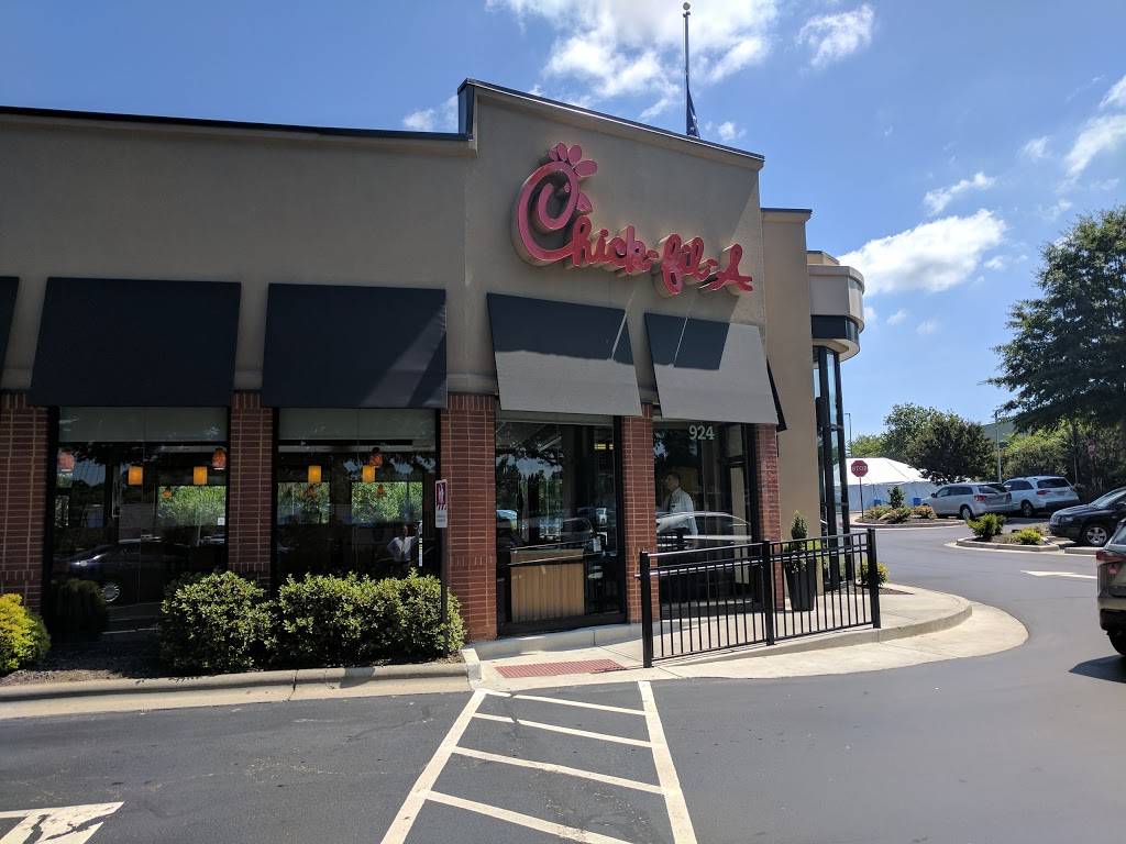 Chick-fil-A | restaurant | 924 Hanes Mall Blvd, Winston-Salem, NC 27103, USA | 3367650713 OR +1 336-765-0713