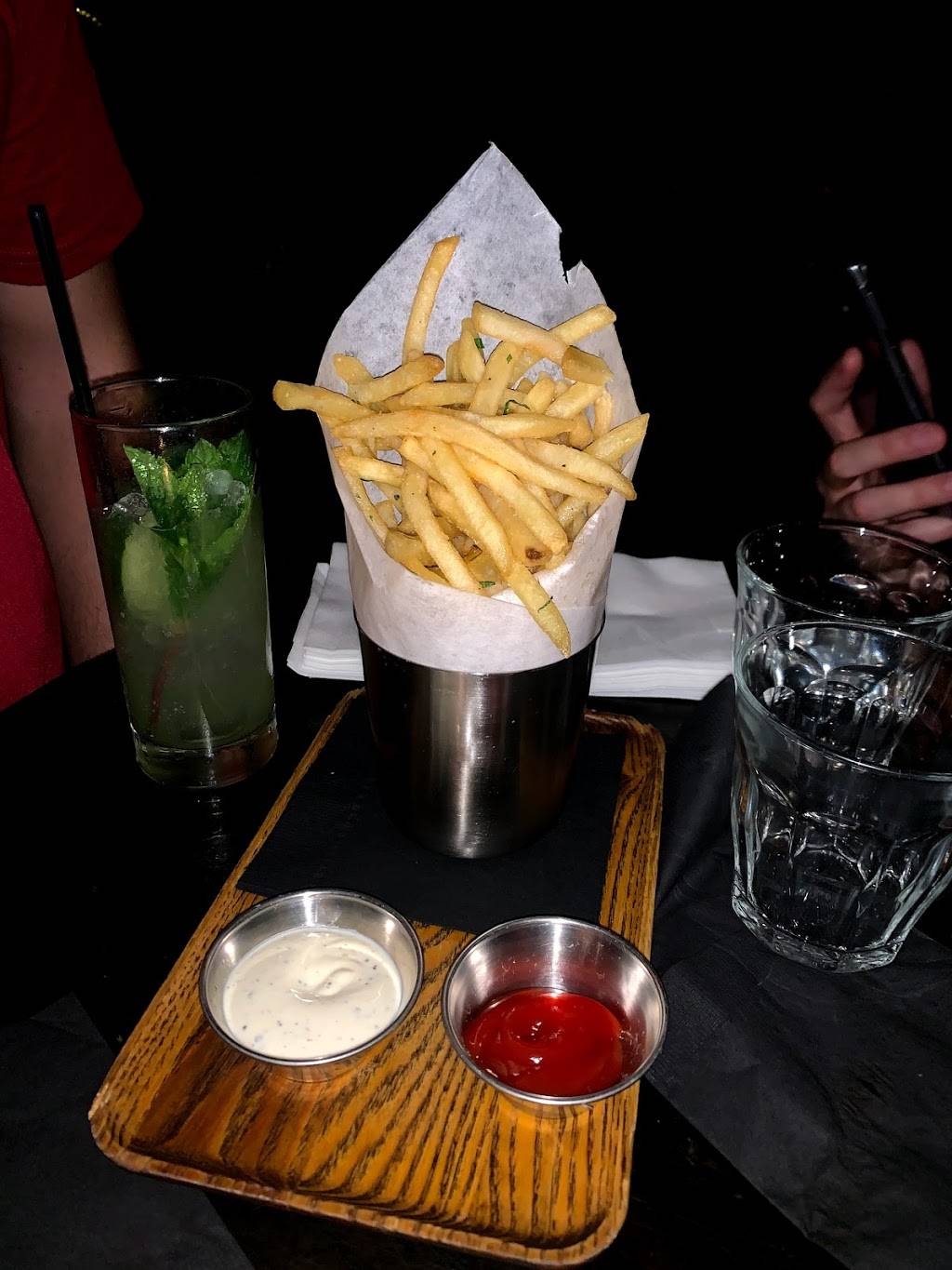 Bathtub Gin | restaurant | 132 9th Ave, New York, NY 10011, USA | 6465591671 OR +1 646-559-1671