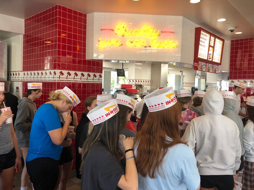 In-N-Out Burger | restaurant | 1970 Crater Lake Hwy, Medford, OR 97504, USA | 8007861000 OR +1 800-786-1000
