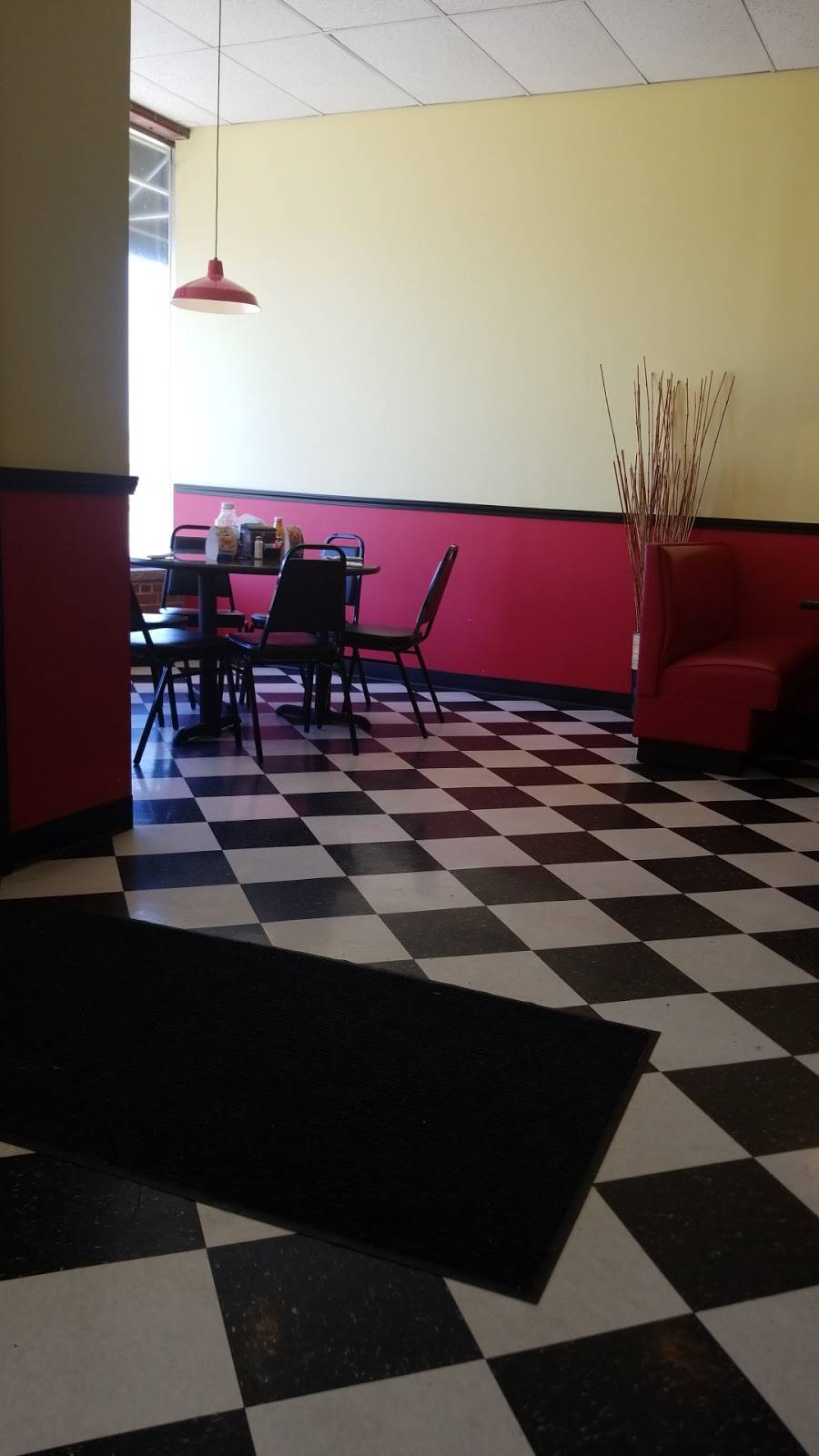 Mickeys Family Grill | restaurant | s75w17351 Janesville Rd, Muskego, WI 53150, USA | 2627104061 OR +1 262-710-4061