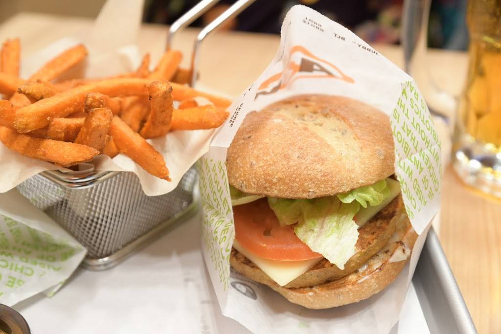 A&W Canada | restaurant | 45 Overlea Blvd, Town Centre, Toronto, ON M4H 1C3, Canada | 6477480036 OR +1 647-748-0036