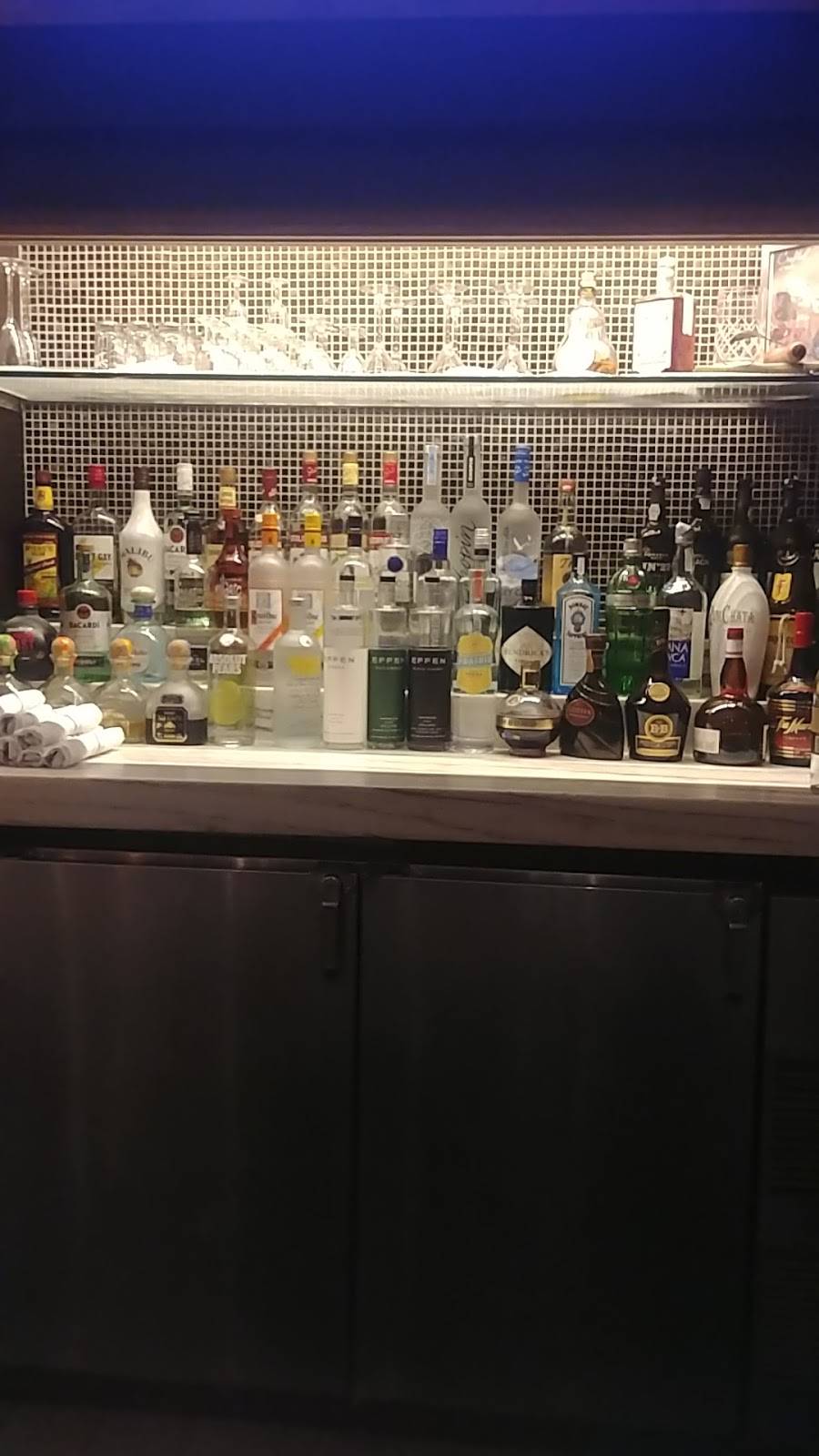 Benchmark Restaurant | restaurant | 6100 N River Rd, Rosemont, IL 60018, USA | 8476981389 OR +1 847-698-1389