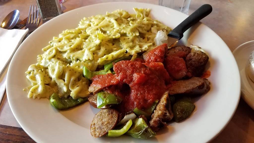 Family House Restaurant & Sports Bar | restaurant | 312 Kennedy Dr, Bradley, IL 60915, USA | 8159361160 OR +1 815-936-1160