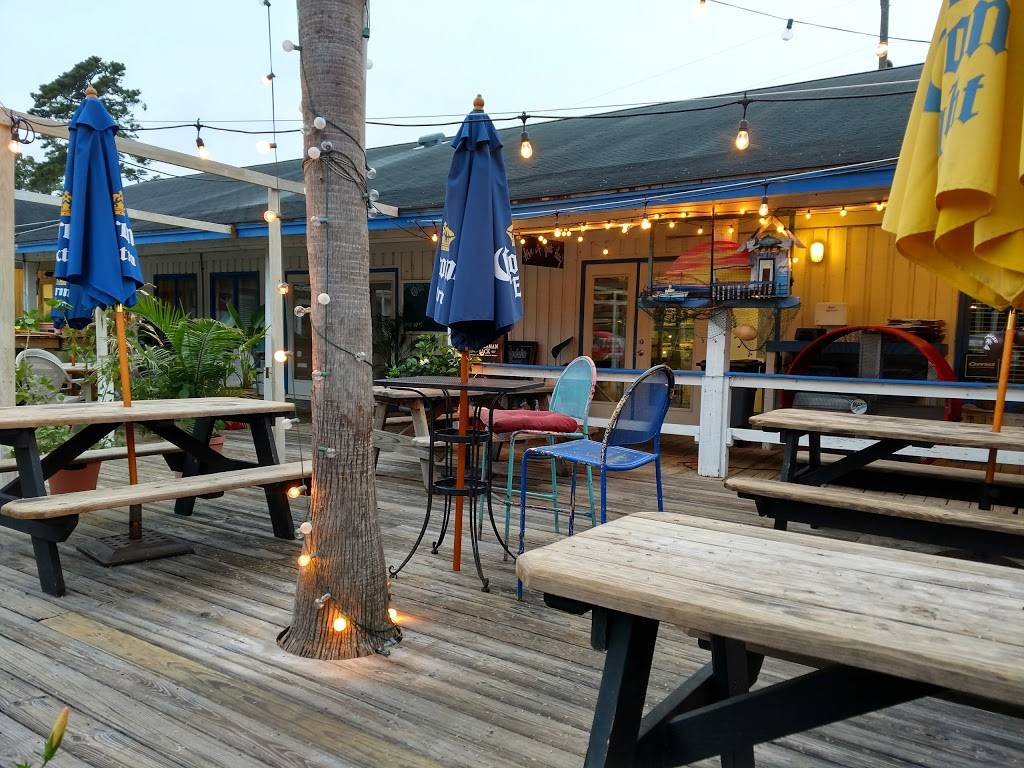 Flying Fish Bar & Grill | restaurant | 7906 US-80, Savannah, GA 31410, USA | 9128972009 OR +1 912-897-2009