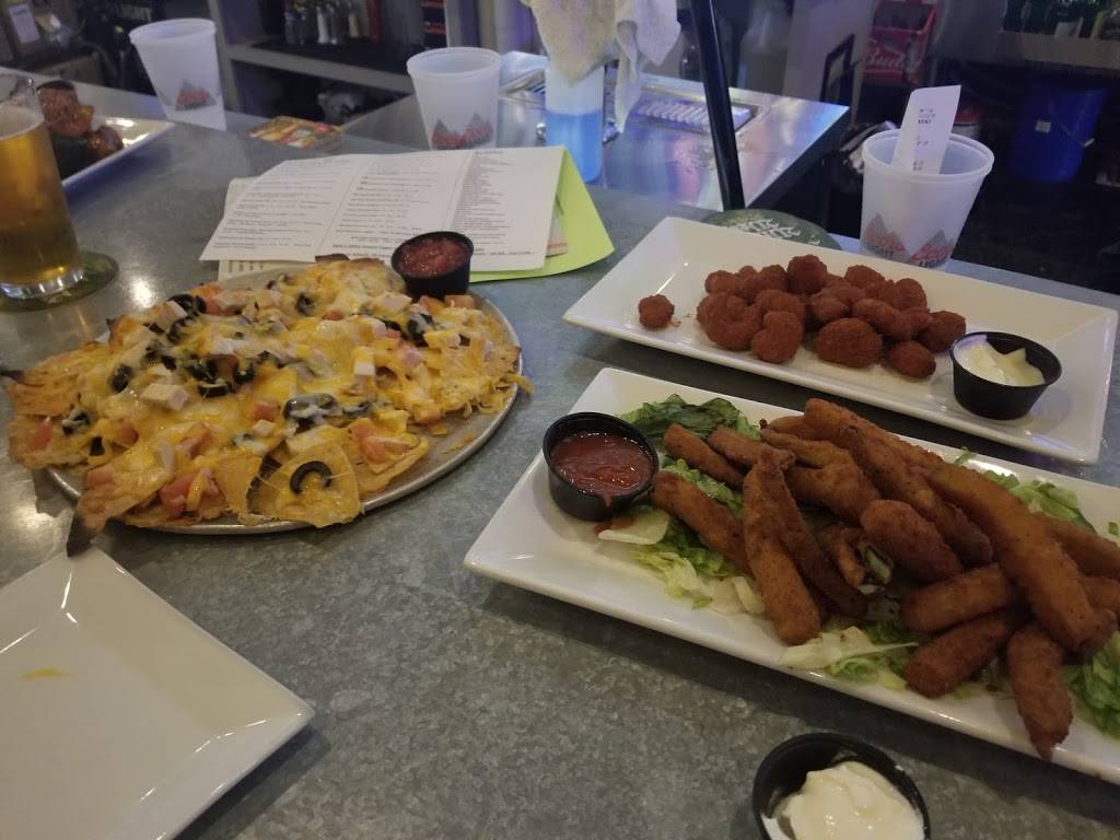 Christophers Sports Tavern | restaurant | 360 Cooley St, Springfield, MA 01128, USA | 4133630650 OR +1 413-363-0650