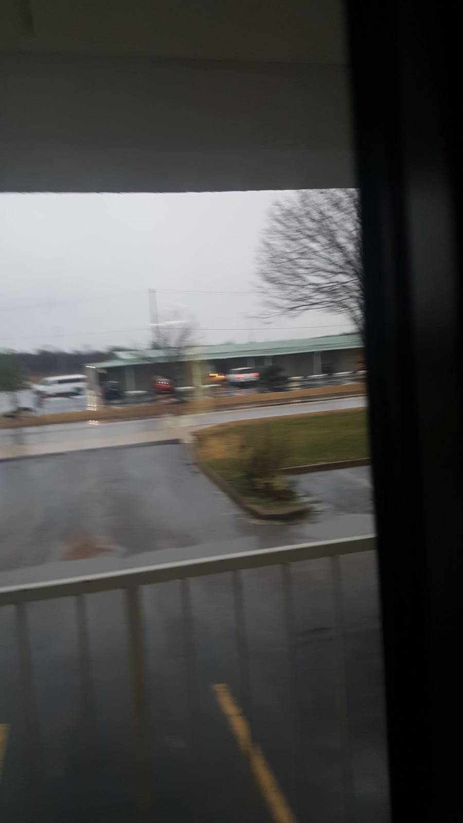 Econo Lodge | restaurant | 9822 Huff N Puff Rd, Lakeland, TN 38002, USA | 9013887120 OR +1 901-388-7120